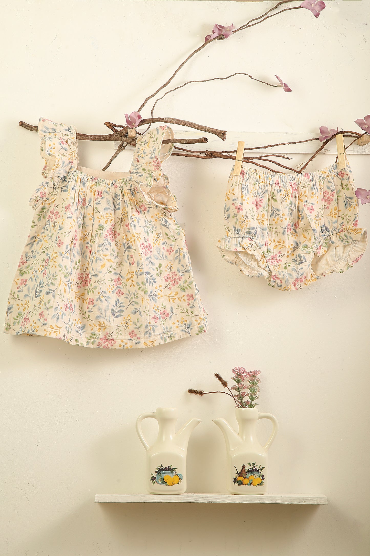 Infant girl's Jhabla and bloomer set
