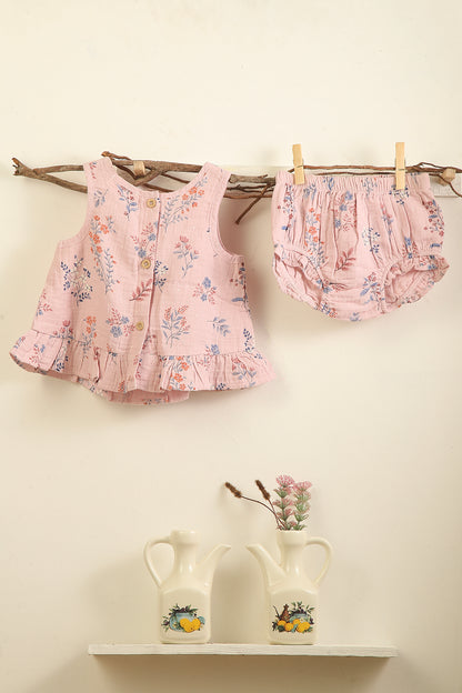 Infant girl's Jhabla and bloomer set