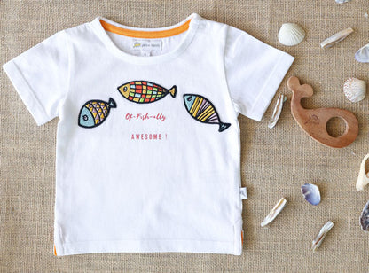Organic cotton kids' T-shirt with colourful fish patches and Of-fish-ally Awesome! text-soft and playful summer wear for toddlers.