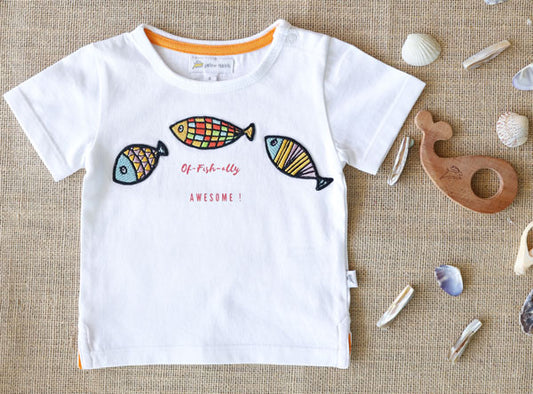 Organic cotton kids' T-shirt with colourful fish patches and Of-fish-ally Awesome! text-soft and playful summer wear for toddlers.
